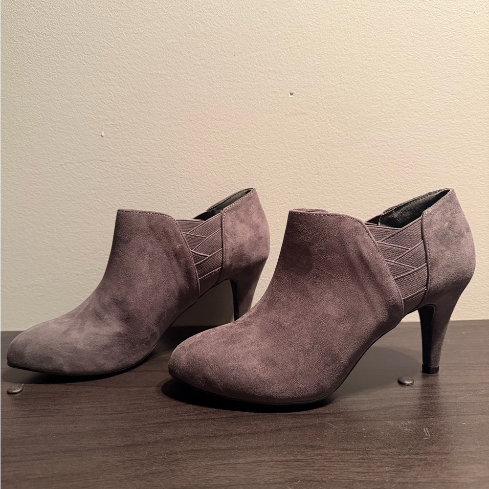 Style & Co Suede Ankle Bootie Heels Size 8 Gray Slip On